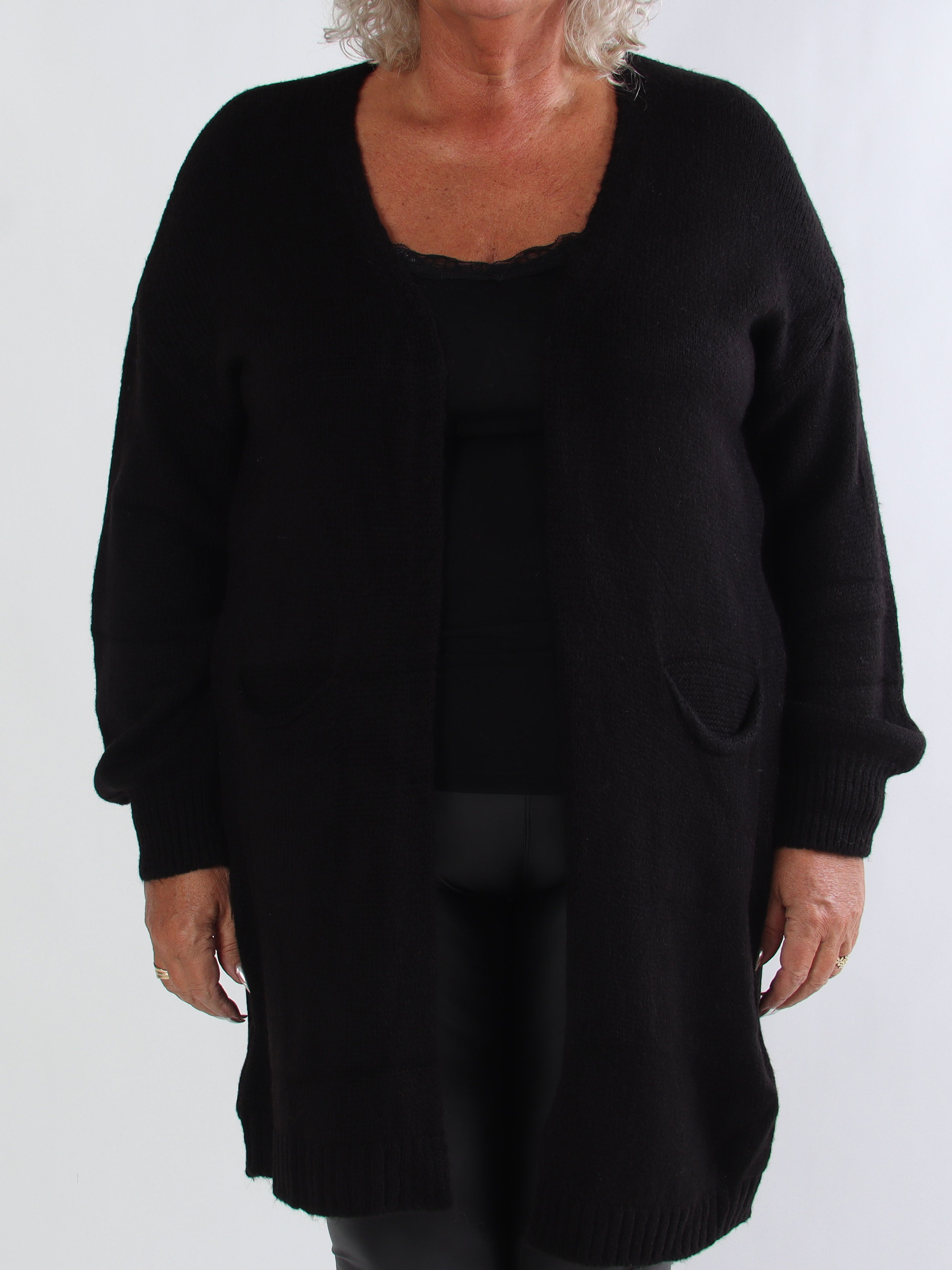Valentine - Stickad plus size kofta med fickor